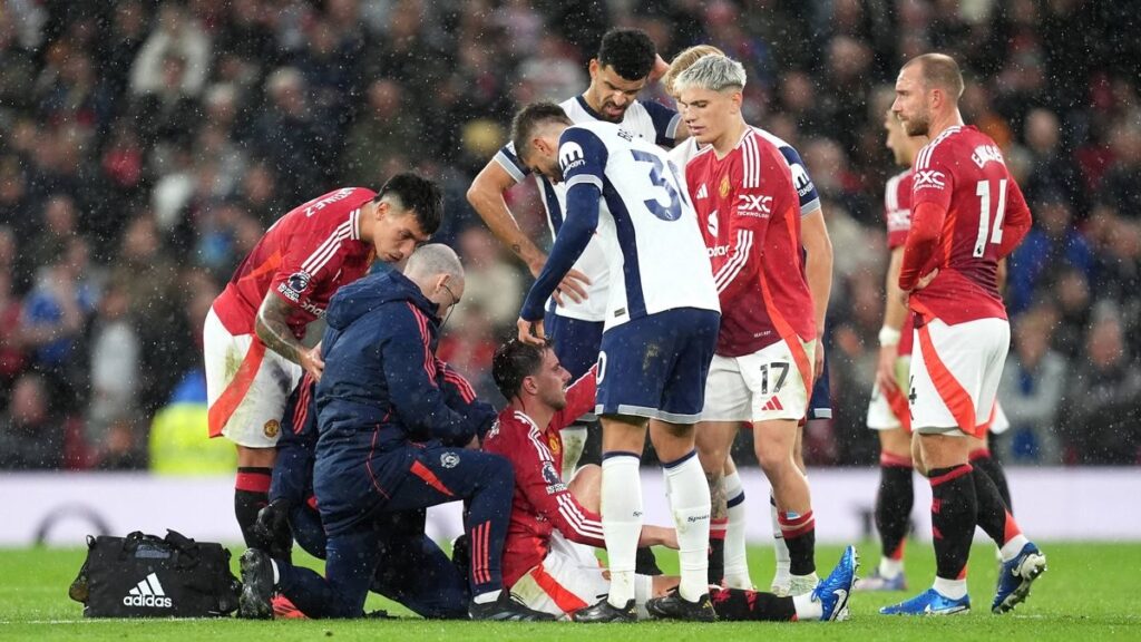 Mason Mount chấn thương sau va chạm với cầu thủ Tottenham