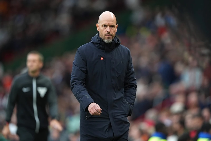 HLV Erik ten Hag không sợ mất việc