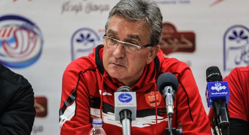 HLV Branko Ivankovic tham gia họp báo