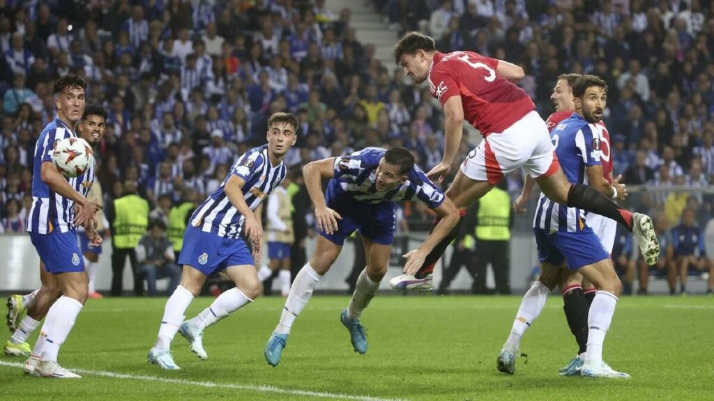 Maguire đánh đầu mang về trận hòa cho Man United trước Porto