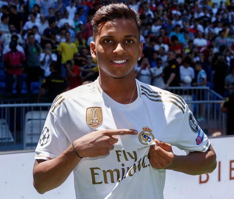 Rodrygo gia nhập Real năm 18 tuổi