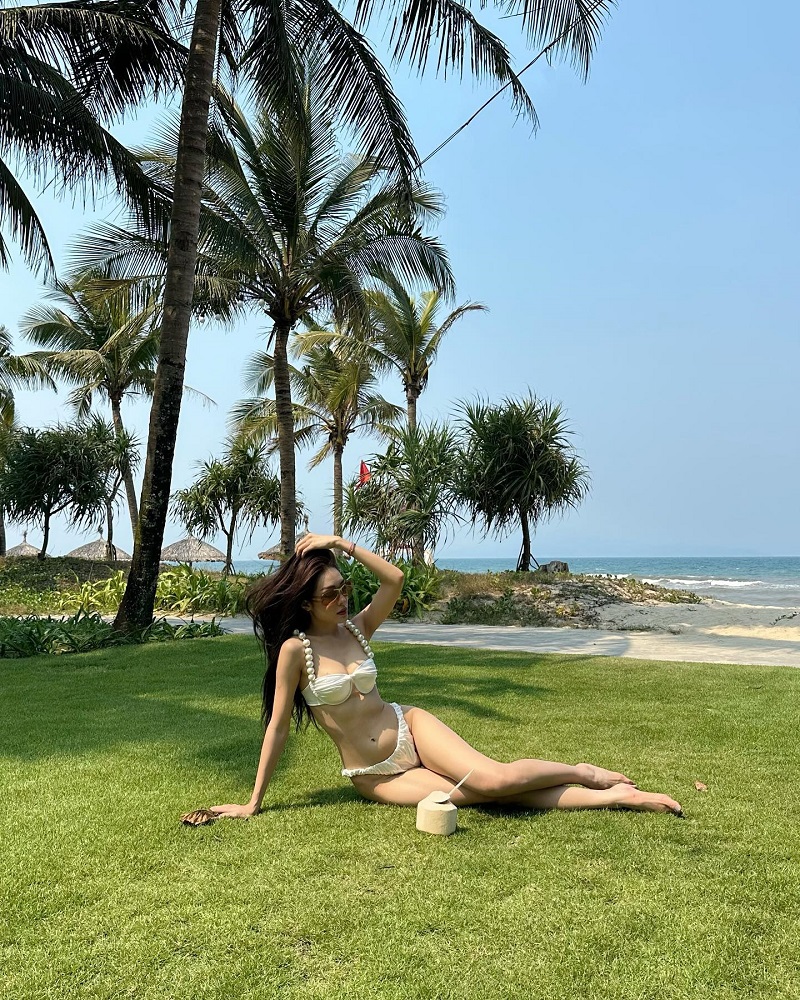 Á hậu Hồng Hạnh sexy